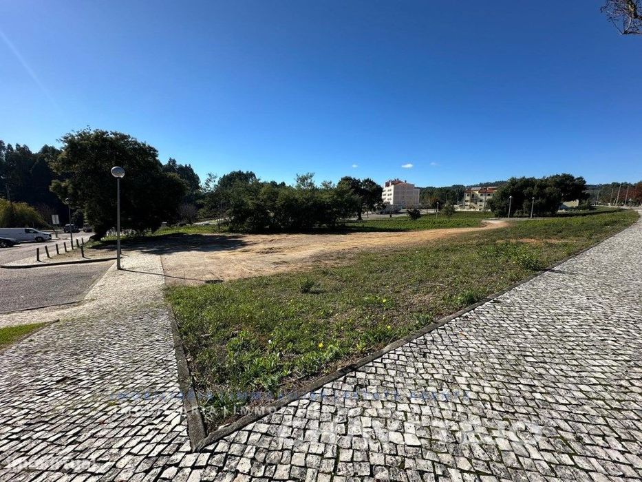 Lote de terreno situado na vila de Ferreira do Zêzere.