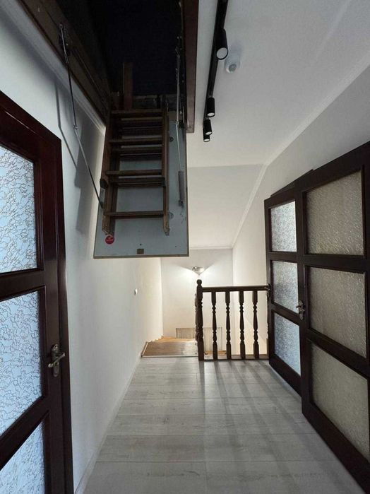 2-х поверховий будинок з ремонтом в с. Нижнів