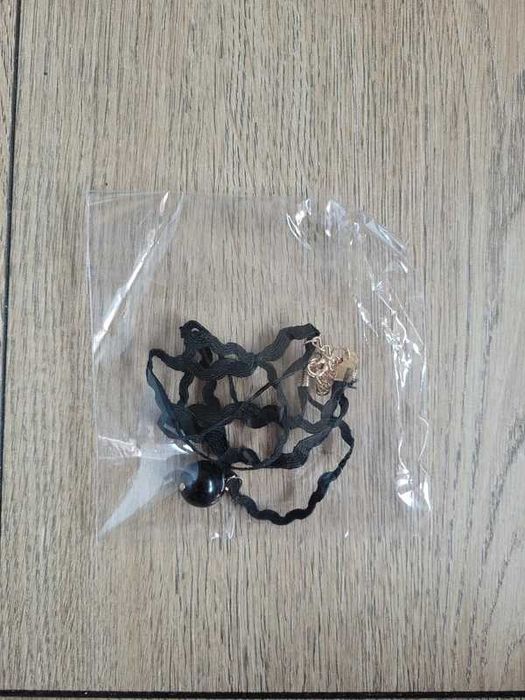 Czarny naszyjnik z kulką