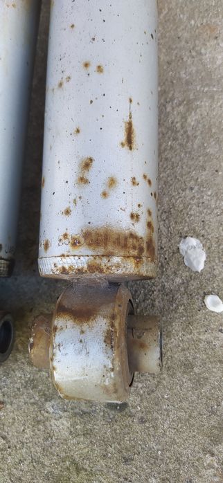 Амортизатор задній KYB каяба лівий правий Gas-A-Just на авто Volvo