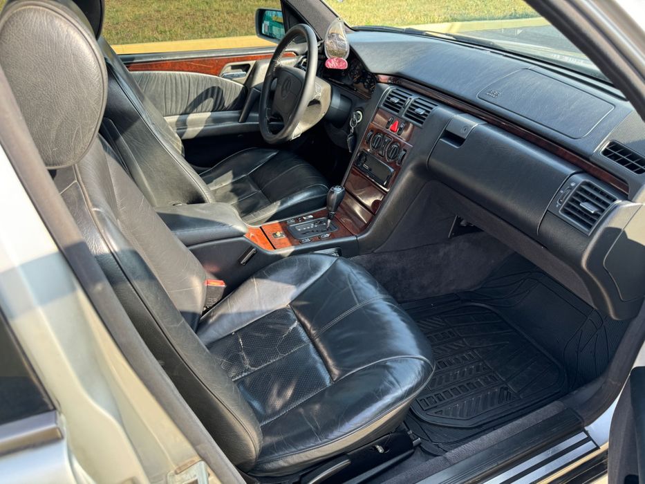 Mersedes Benz 210