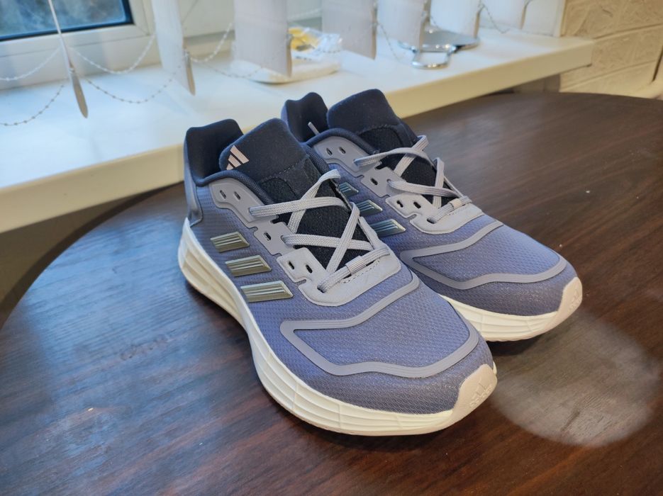 Нові кросівки Adidas