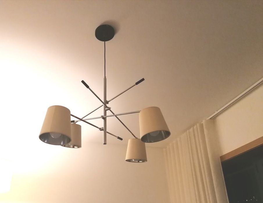 Candeeiro design, com 4 abatjour, bege, novo.