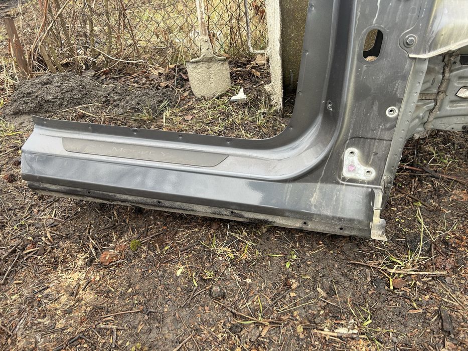 Правая четверть порог полка крыла, стакан Tesla Model Y My