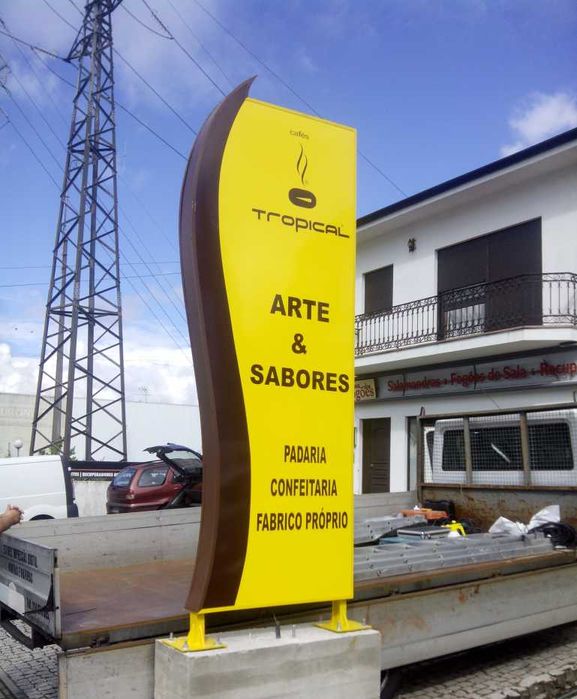 Reclamos, fachada, monobloco, bandeira e verticais (toten)