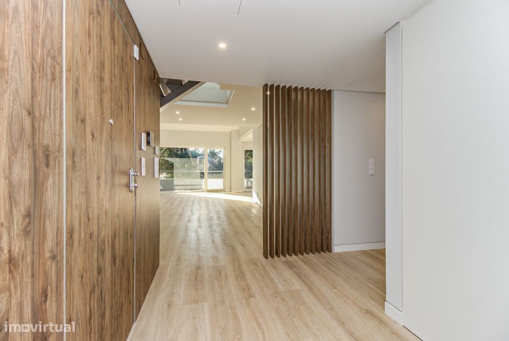 Apartamento T3+1 Duplex Centro Carcavelos