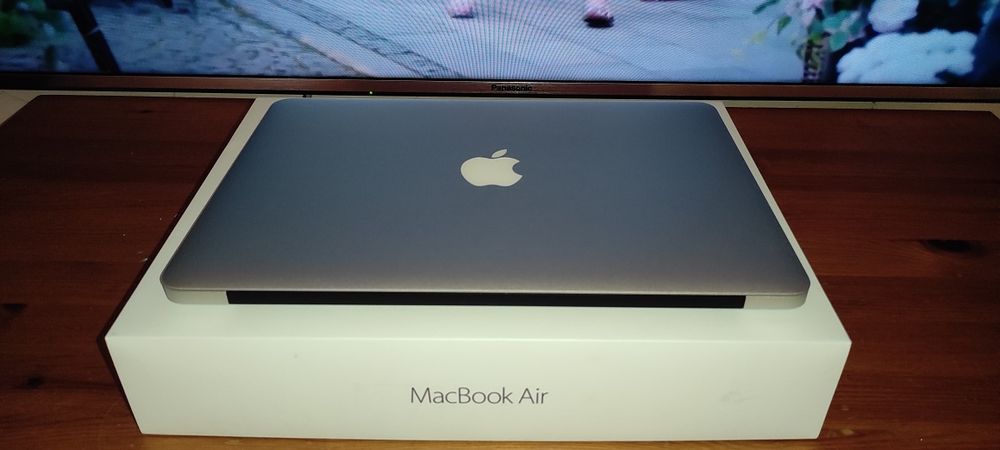 Apple MacBook Air i5 13" / 8GB / 128GB / JAK NOWY / 52 cykle ładowania