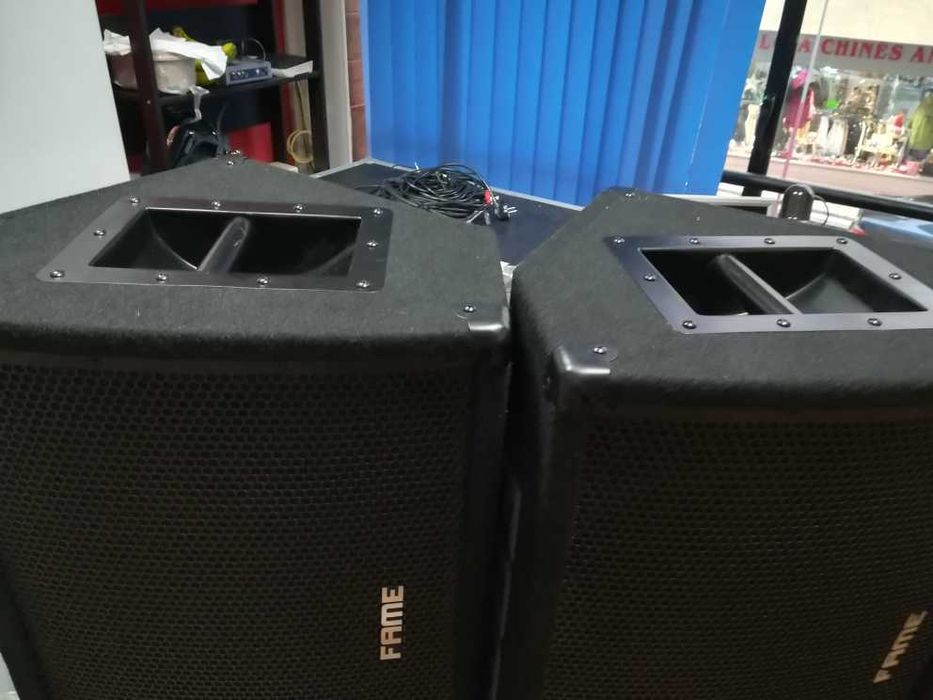 Minitores Fame , e amplificador Roland baixo