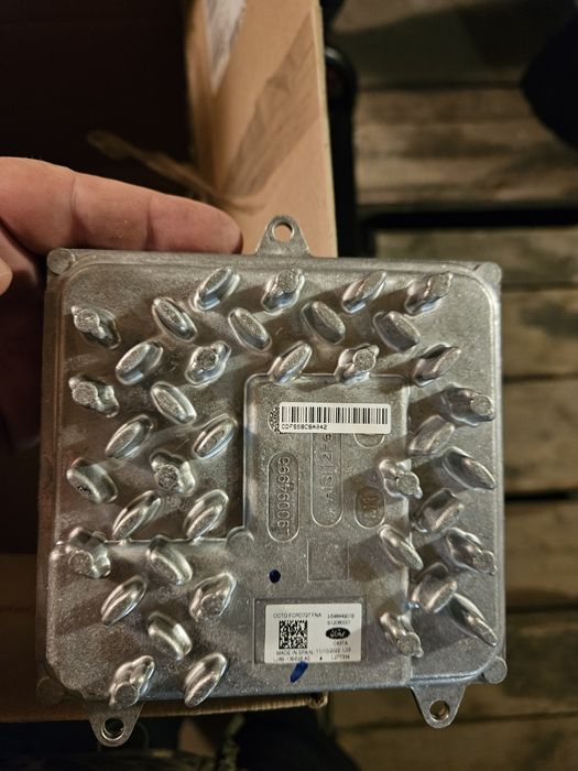 Форд мустанг мач є залишки після ремонту