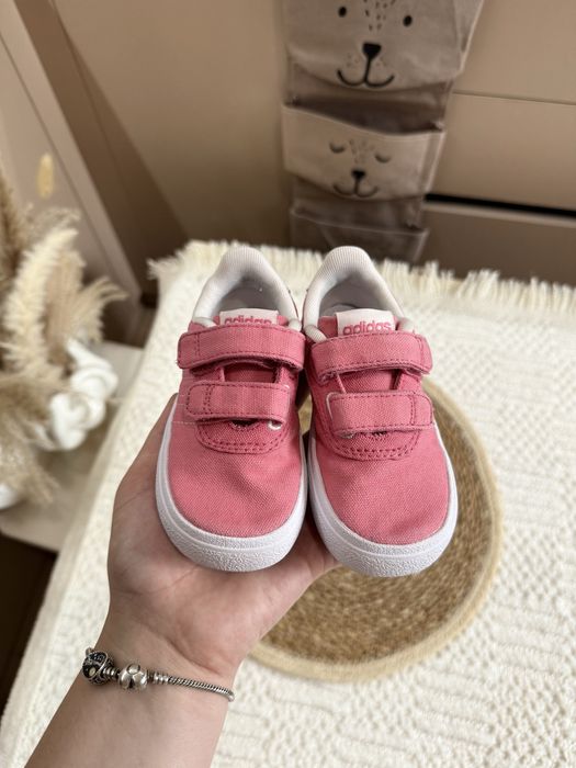 Кєди adidas на дівчинку