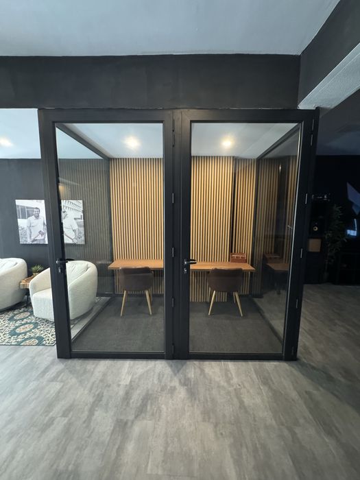 Escritório Modular Premium em Vidro | 2 Salas + 2 Booths | Como Novo