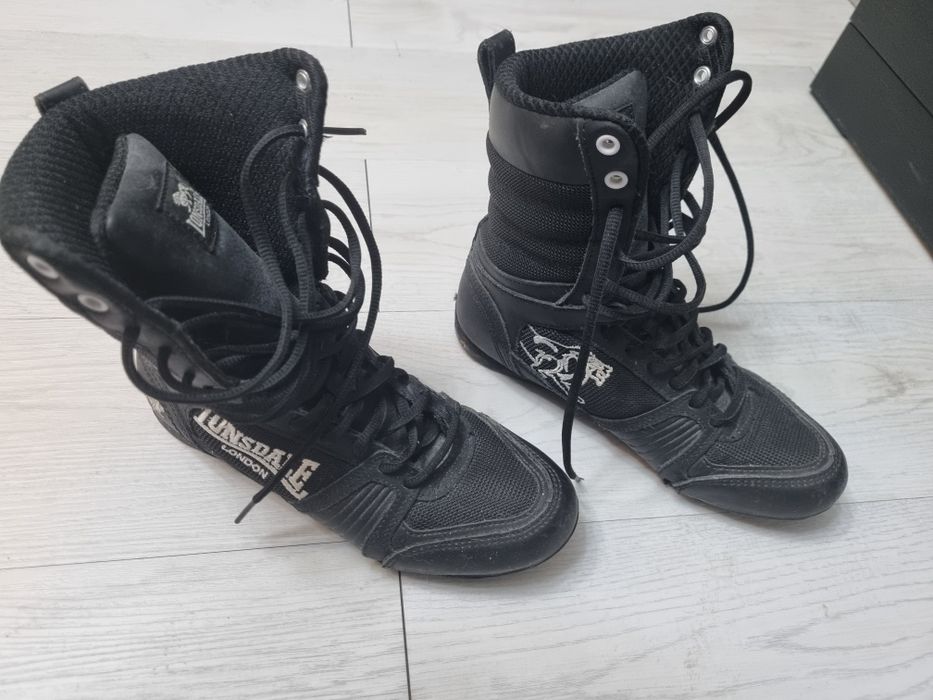 Vendo bota desportiva