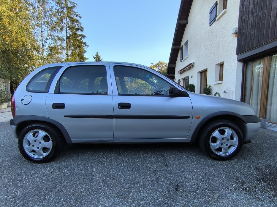 Opel Corsa 1.2 16v 2000 Gasolina
Gasolina