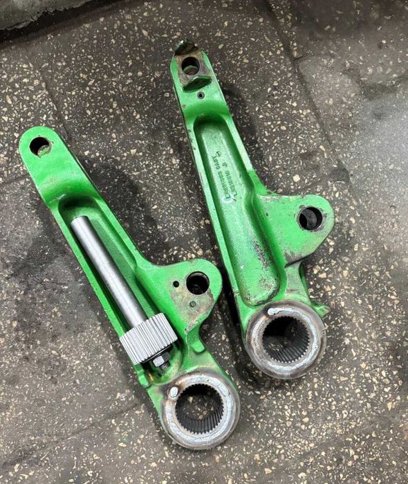 Ремонт задньої навіски (важелів, валів, тяги) трактора John Deere 8000