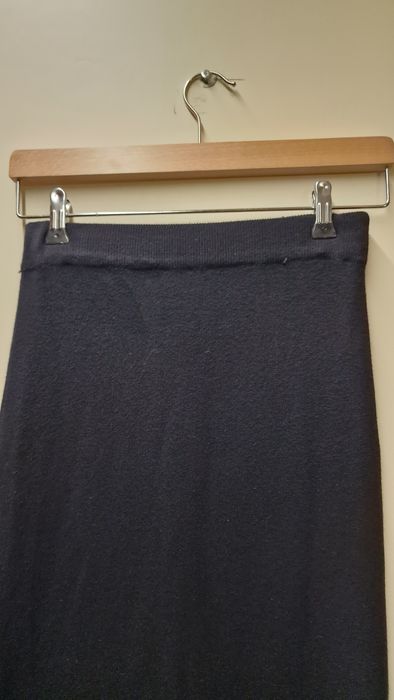 Spódnica czarna midi na gumce prążkowany materiał Stradivarius elastyc