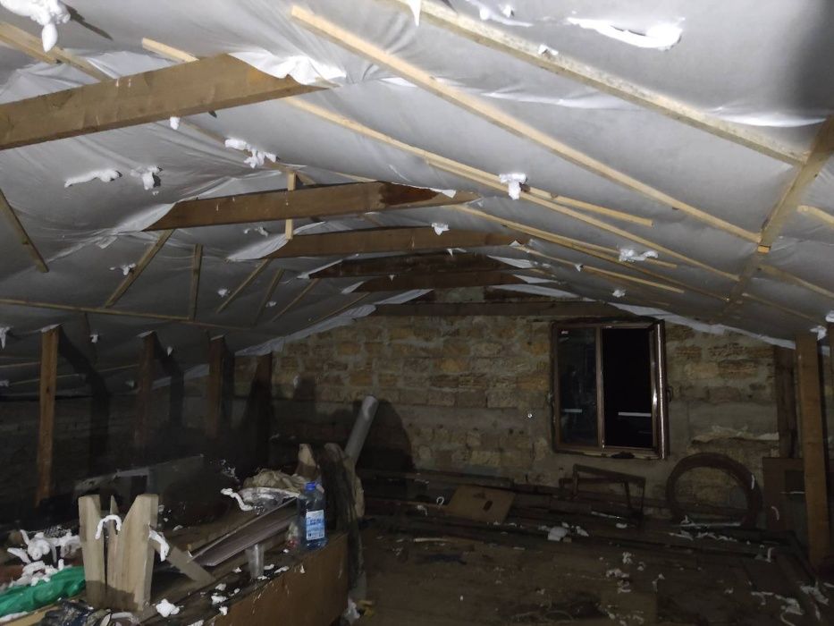 Утеплення піноізолом повітряного прошарку Будинки, Покрівлі, Стелі