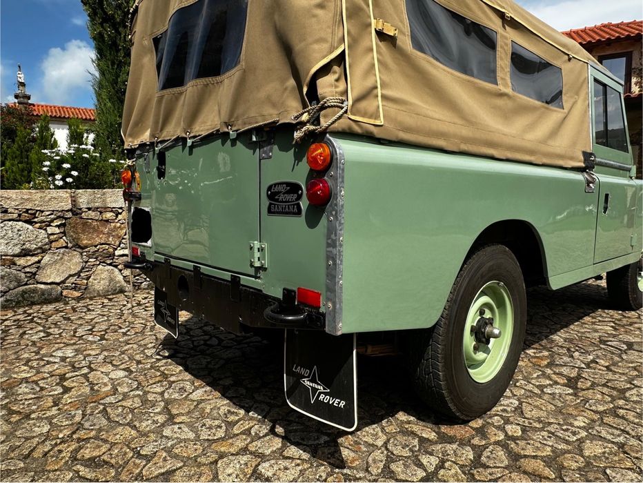 Land Rover Santana Series III 109