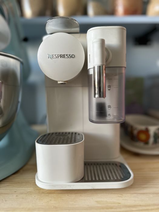 ekspres kapsułkowy Delonghi Latissima One EN510 biały
