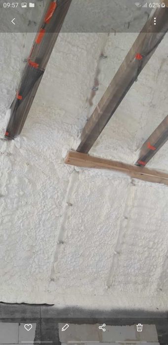 Ocieplanie  piana pur poddasza dachu Izolacje natryskowe pianką pur