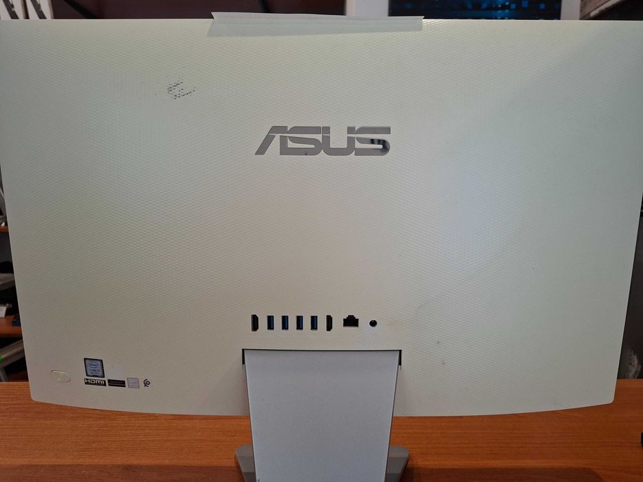 Komputer z monitorem All in One Asus Windows 11