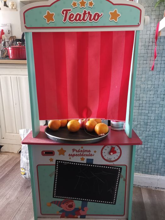 Bancada mini mercado /Teatro crianca