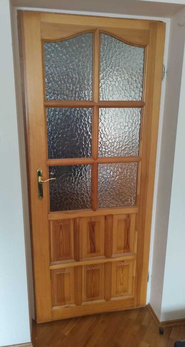 Sprzedam drewniane drzwi