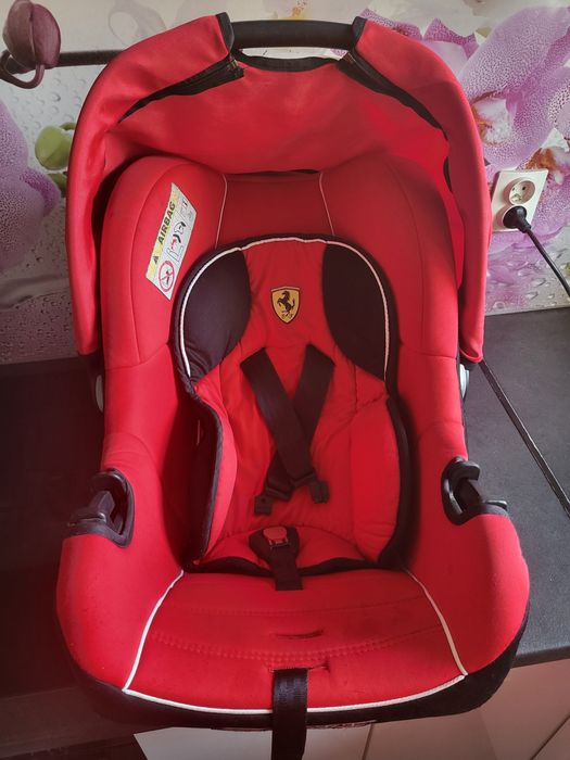 Fotelik samochodowy Nosidełko Ferrari