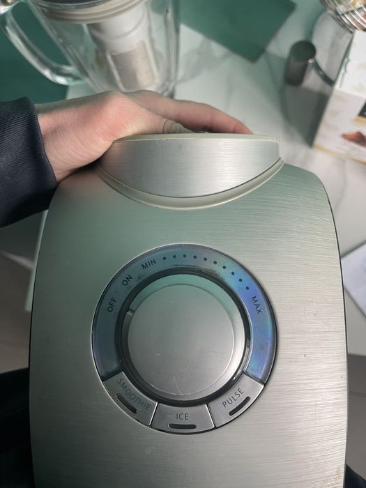 Блендер Philips з чашею для смузі та льоду