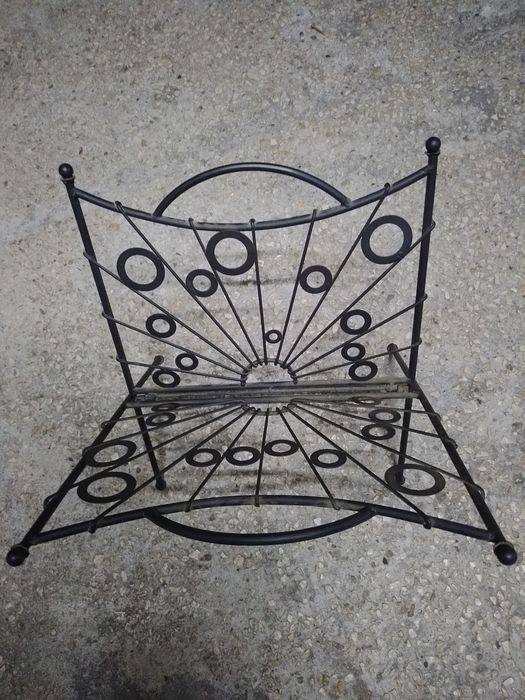 Suporte em metal para revistas