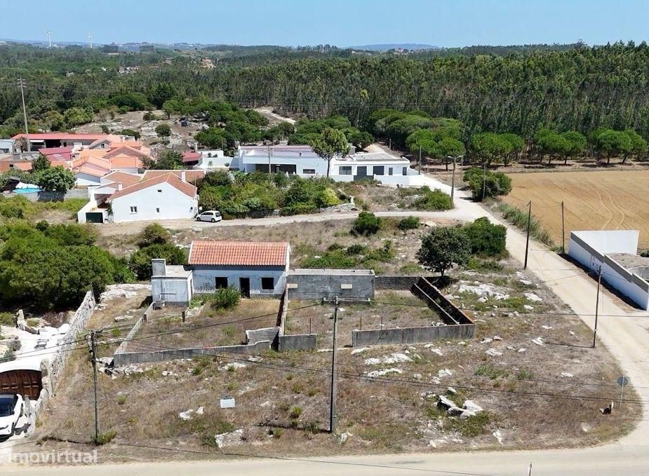 Terreno Urbano com moradia e projeto aprovado – Cezaredes, Lourinhã