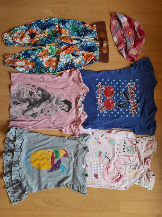 Ubranka koszulki kapelusz