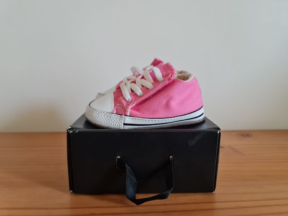CONVERSE Chuck Taylor Pink Tennis Shoes - BRAND NEW - Size 20
CHUCK T