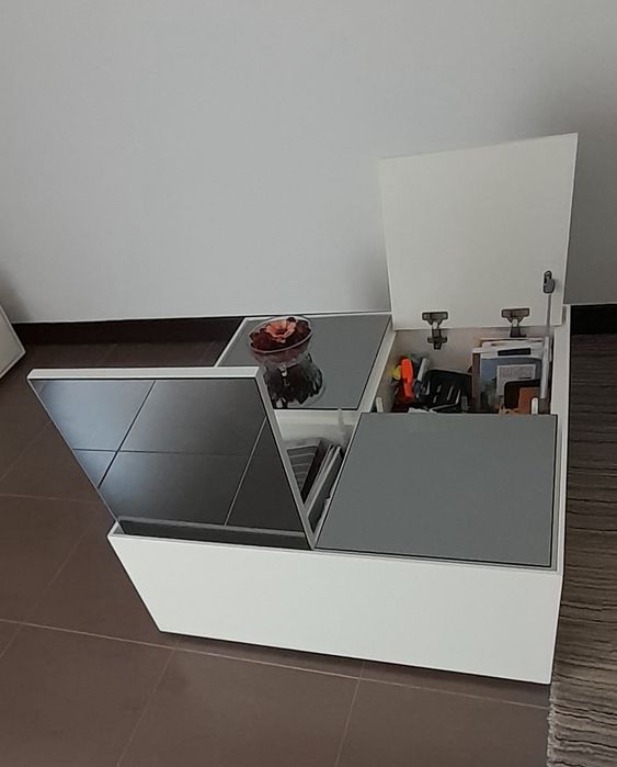 Mesa centro lacada de branco e espelhos