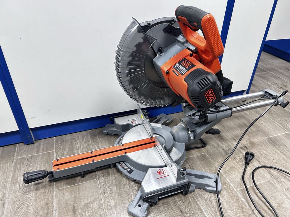 Пила тoрцювальна Black+Decker BES710 (торцовочная пила)
