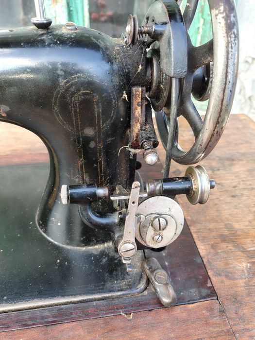 Продам швейную машинку