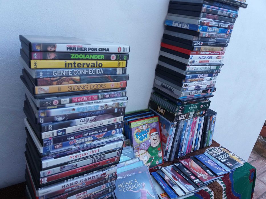 variedade de DVD-filmes também leitores de DVD para reparação