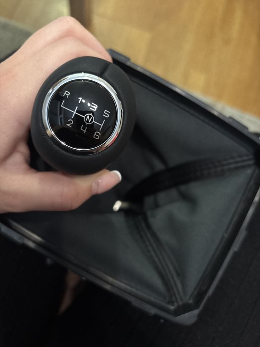 Gałka do zmiany biegow z meszkiem.