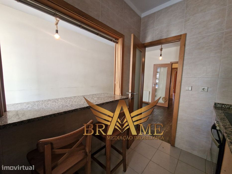 Apartamento T2 Com Lugar De Garagem | Rua Da Constituição - Porto