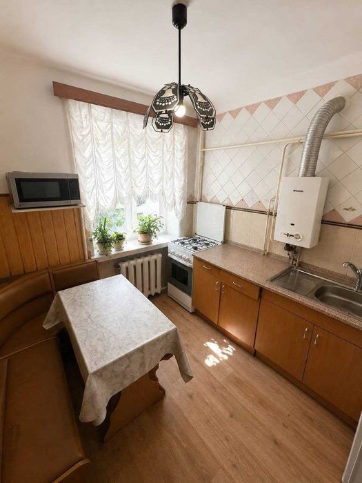 Продам 2-кімнатну квартиру в центрі міста!
