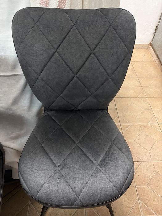 Vendo mesa de jantar mais 6 cadeiras em segunda mao bom estado