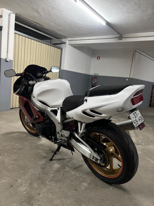 Honda cbr 900 rr fireblade