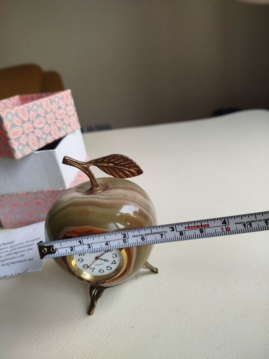 Часы из натурального камня