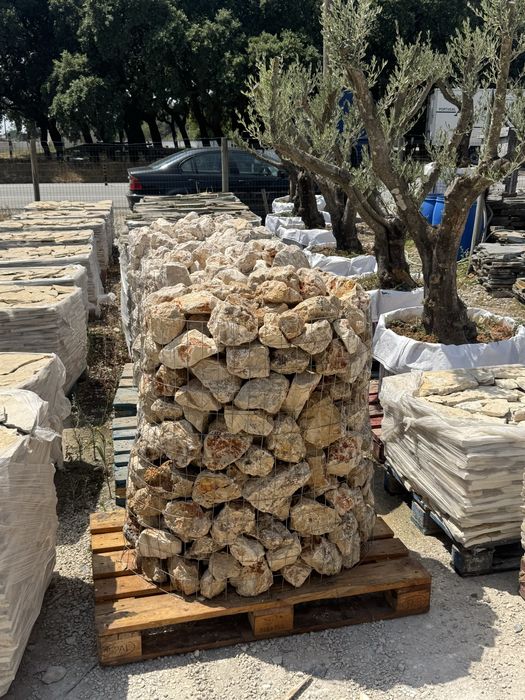 Pedra decorativa cesto