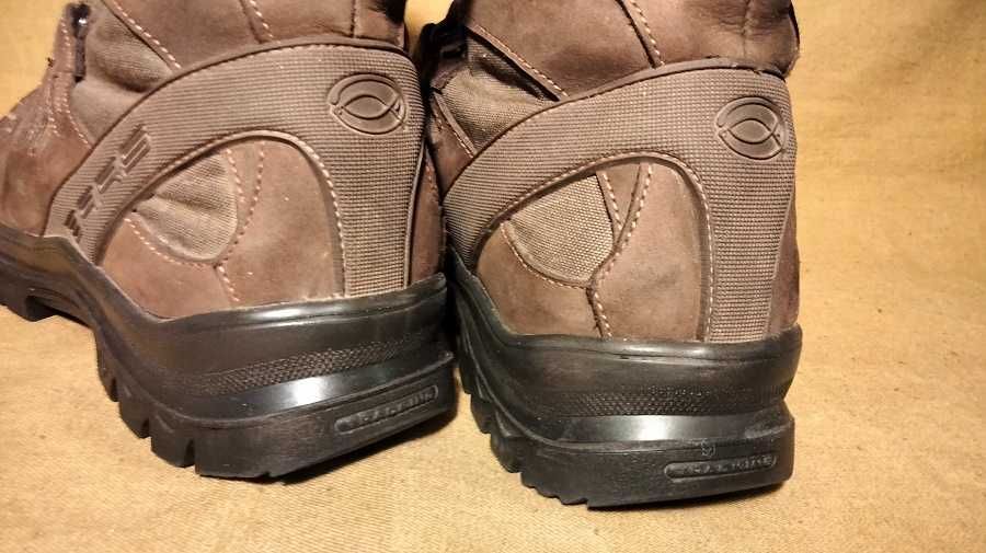 Трекінговие  ?тактические . чоловічі  берці  Барс розмір 41,шкіра.