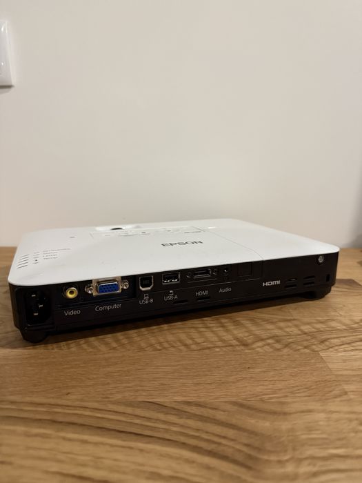 Projetor video Full HD Epson EB-1795f