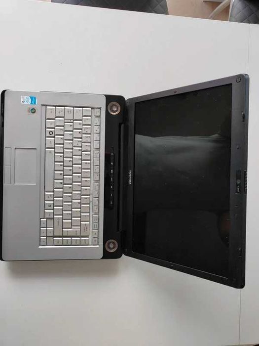 Toshiba Satellite A200-17Z | Para Peças ou Recuperação (Não Testado)