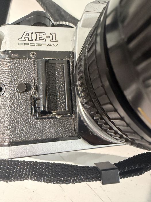 Canon AE-1 Program com 2 lentes, 28mm e 35-79mm