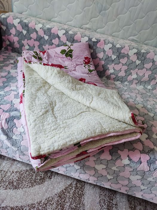 Продам матрац,ковдри.