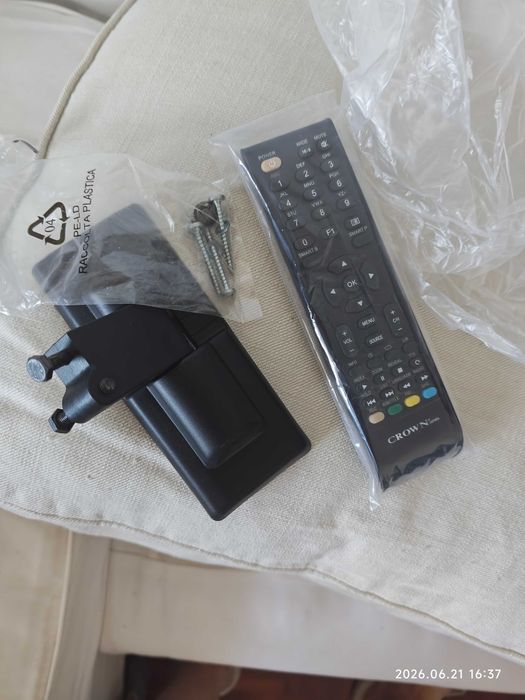 LCD Crown 22" com suporte parede