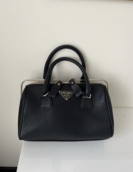 PRADA inspirowana Czarna torebka damska ze zlotymi elementami